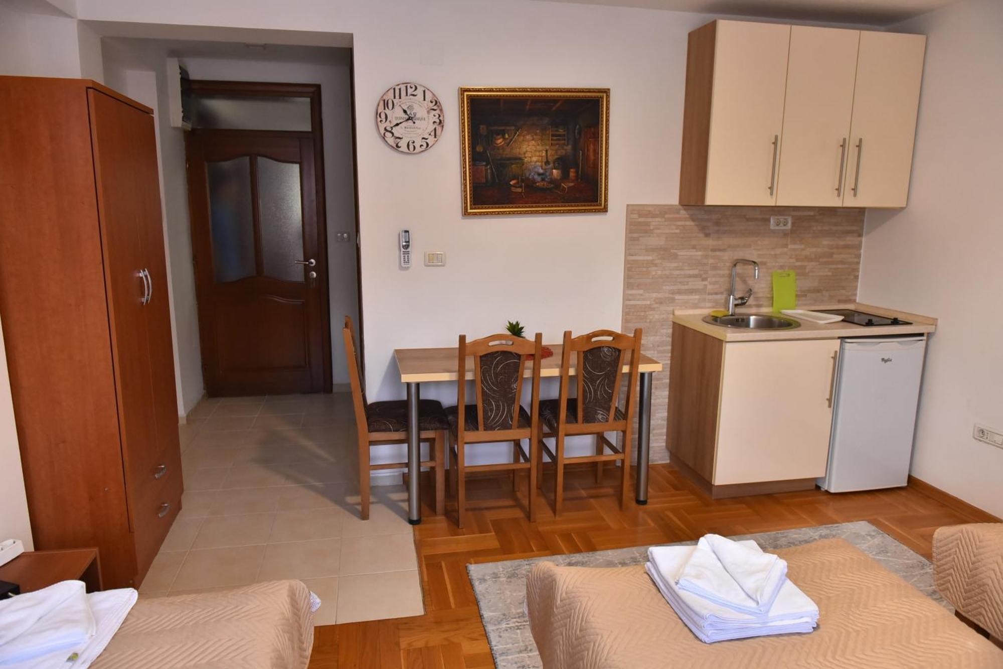 פלוזינה Apartments Ravno חדר תמונה